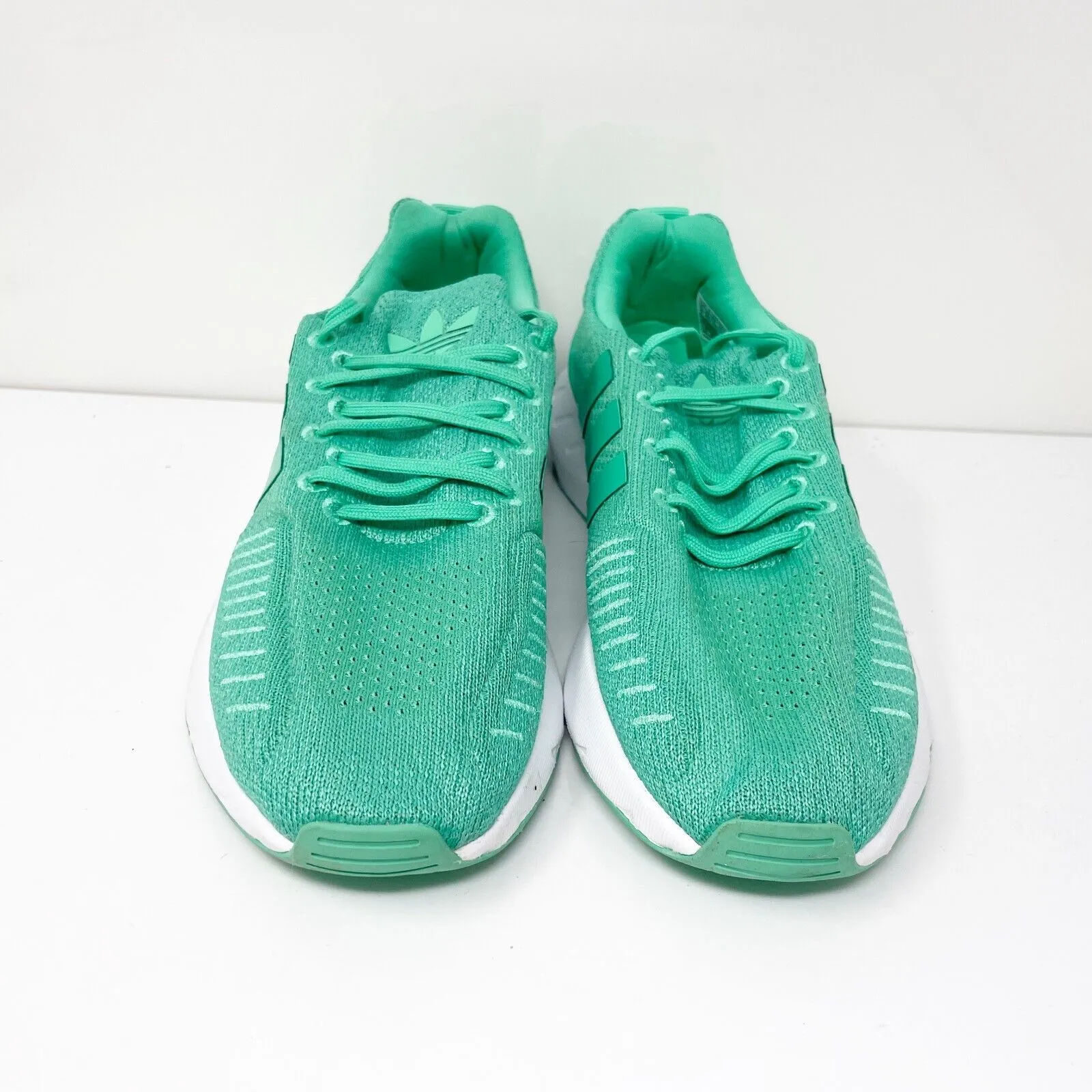 Adidas Womens Swift Run 22 GZ4977 Green Running Shoes Sneakers Size 8