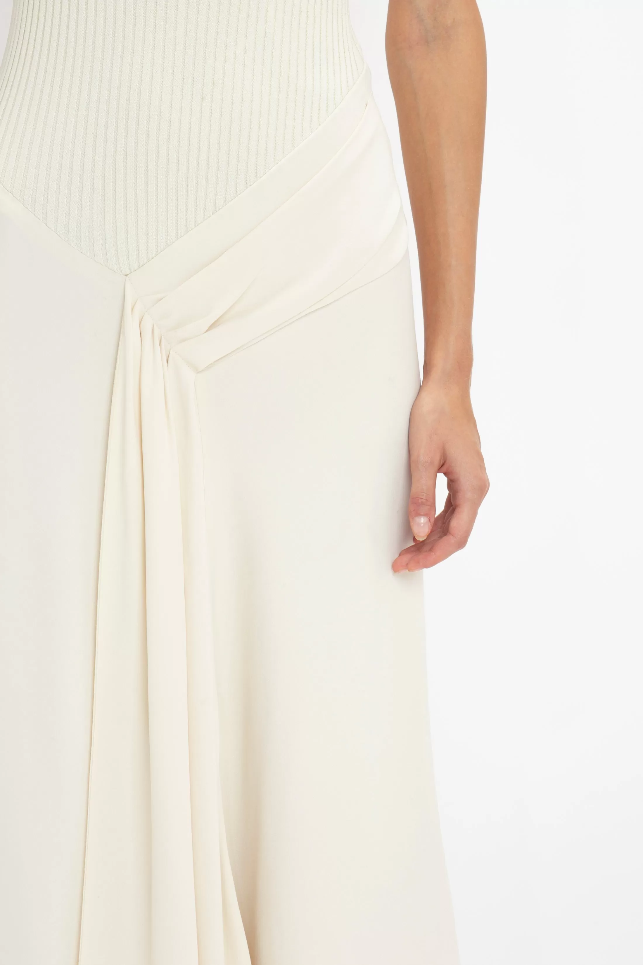 Sleeveless Tie Detail Dress In Cream